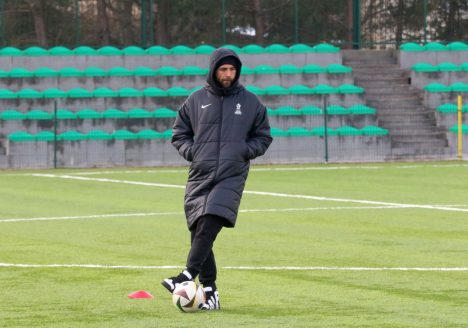 Adrian Mierzejewski na stażu w Stomilu Olsztyn